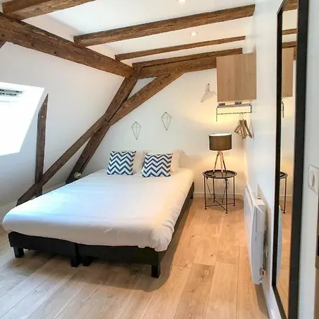 Beauty & The Beast - Old Town Cosy *