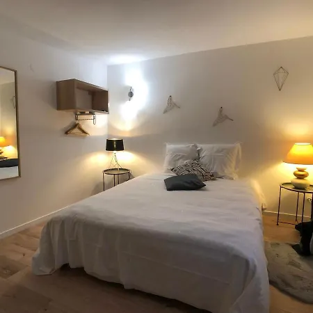 Beauty & The Beast - Old Town Cosy Apartment *