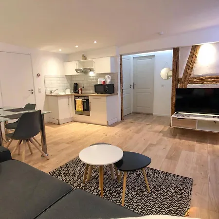 Apartment Beauty & The Beast - Old Town Cosy