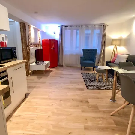 Beauty & The Beast - Old Town Cosy Apartment