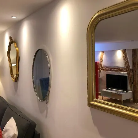 Beauty & The Beast - Old Town Cosy Apartment *