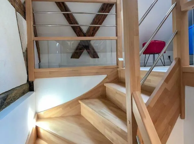 Beauty & The Beast - Old Town Cosy *