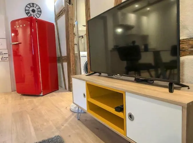 Beauty & The Beast - Old Town Cosy Apartment *