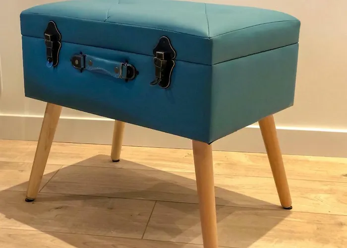 Beauty & The Beast - Old Town Cosy *