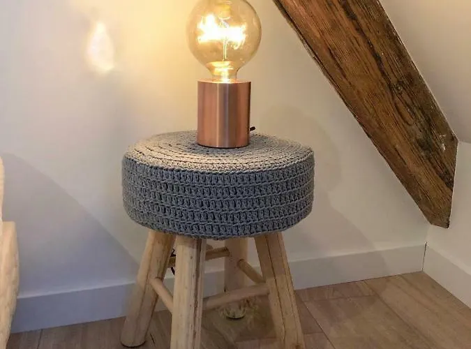 Beauty & The Beast - Old Town Cosy *