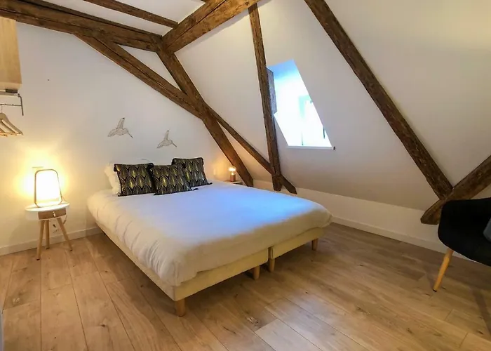 Beauty & The Beast - Old Town Cosy Apartment *